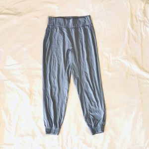 Lululemon blue joggers size 8 loose fit quality material